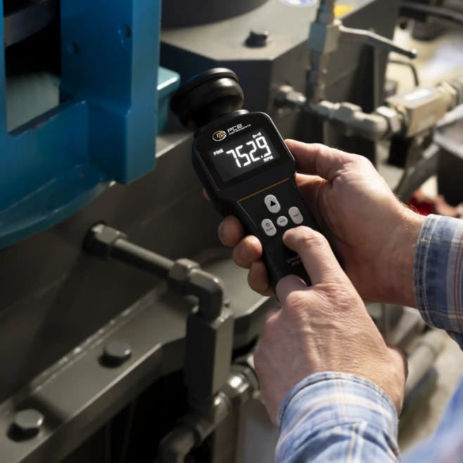 Tacômetro com ajuste grosso e ajuste fino / Fonte de luz de 36 LEDs / Memória para 10 valores / Desligamento automático - INSTRUFIBER