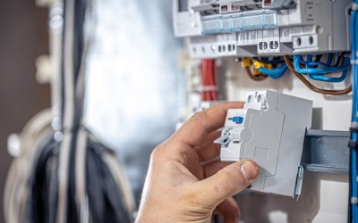 Guia Completo sobre Disjuntores: Função, Tipos, Aplicações e Como Escolher o Ideal